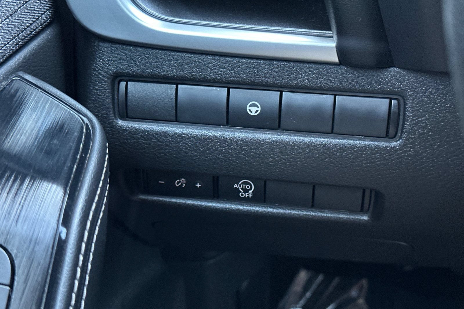 Used 2023 Nissan Rogue SV FWD image 35