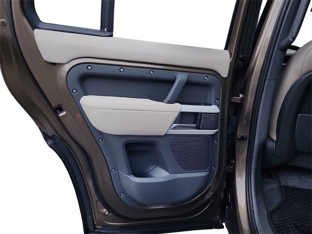 Used 2020 Land Rover Defender 110 SE image 28