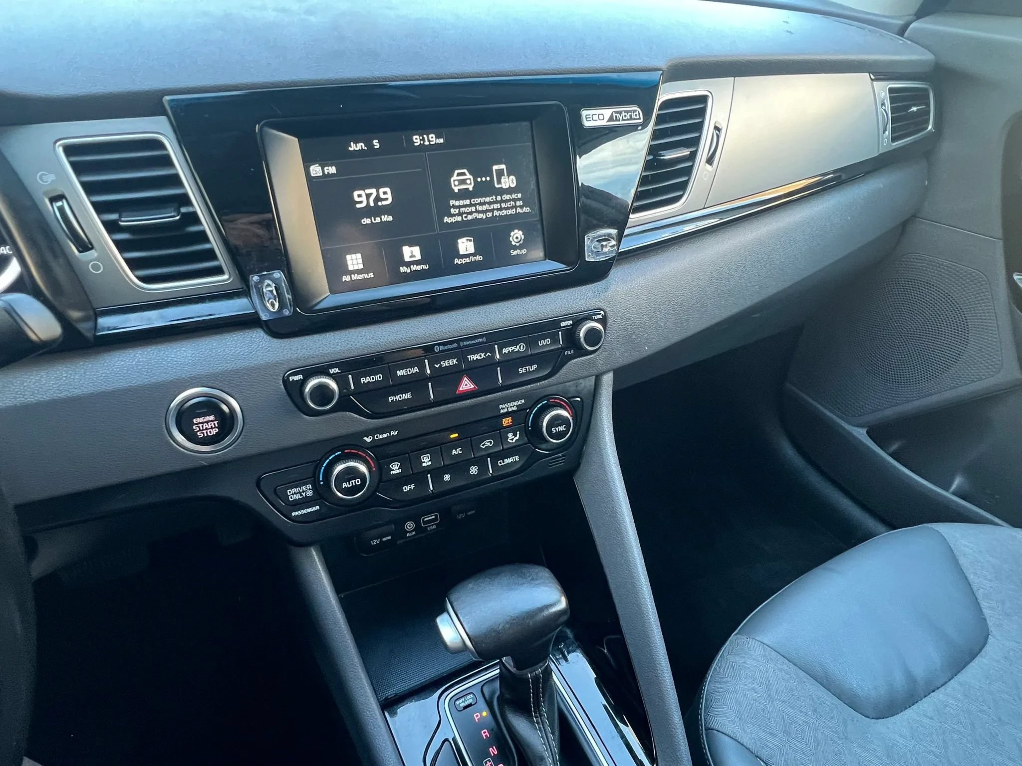 Used 2017 Kia Niro EX FWD image 23
