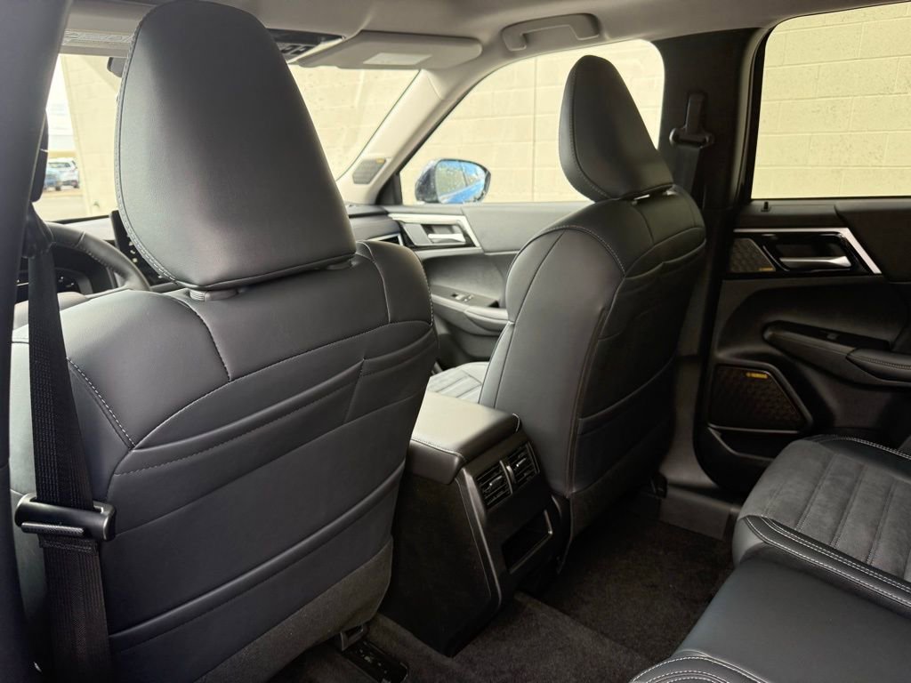 New 2026 Mitsubishi Outlander SE image 23