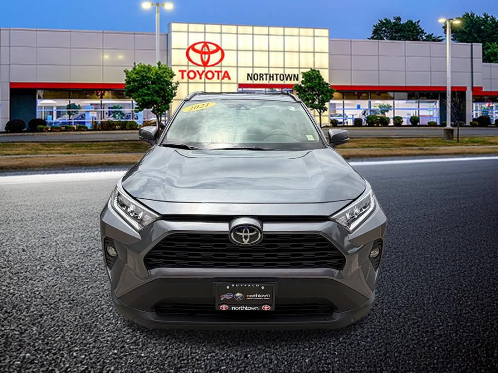 Used 2021 Toyota RAV4 XLE Premium AWD/4WD image 4