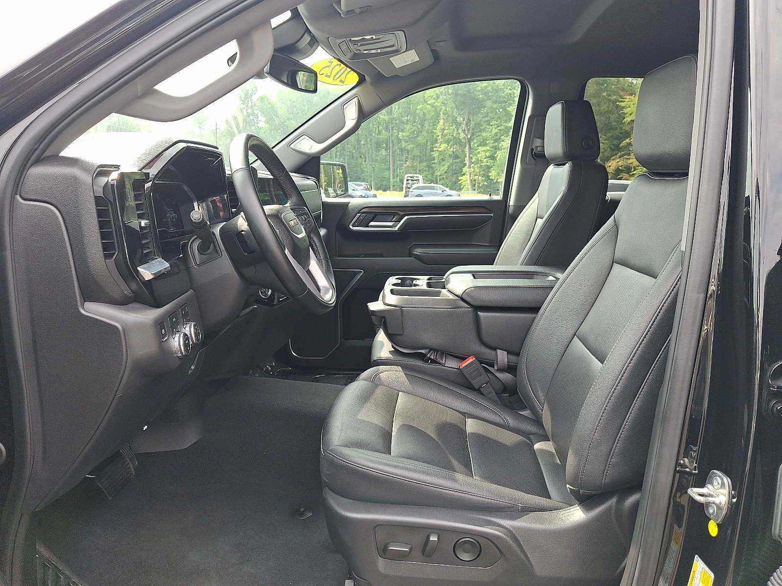 Used 2025 GMC Sierra 1500 SLT AWD/4WD image 13