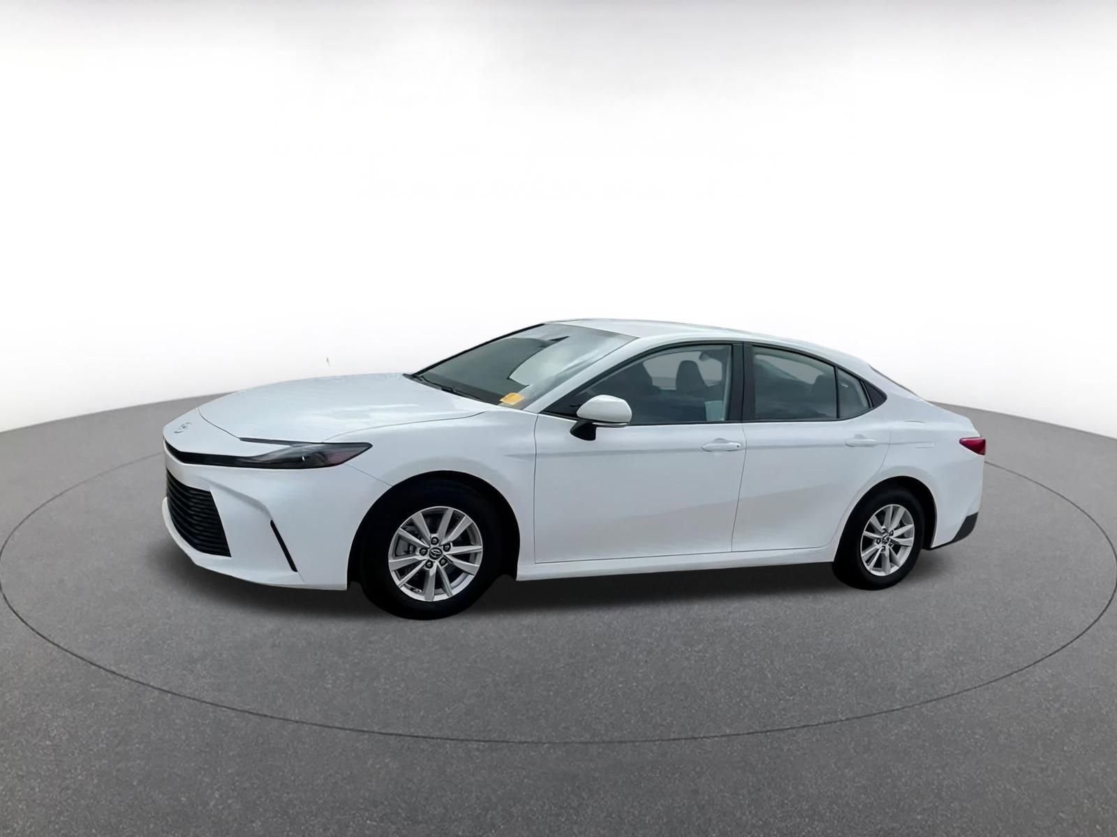 Used 2025 Toyota Camry LE image 8