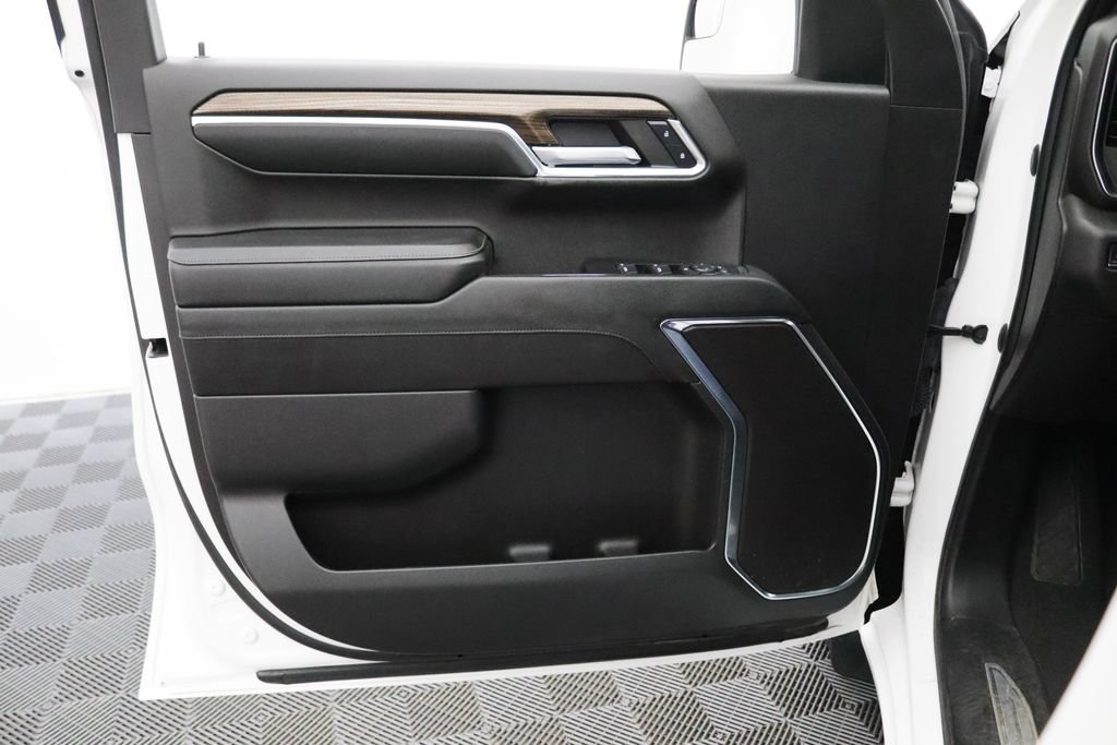 Used 2023 Chevrolet Silverado 1500 LT AWD/4WD image 15