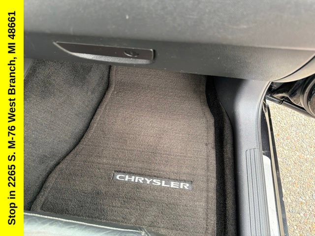 Used 2010 Chrysler 300 C RWD image 21