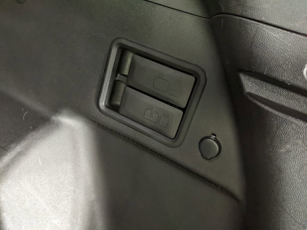 Used 2023 Chevrolet Equinox LT FWD image 27