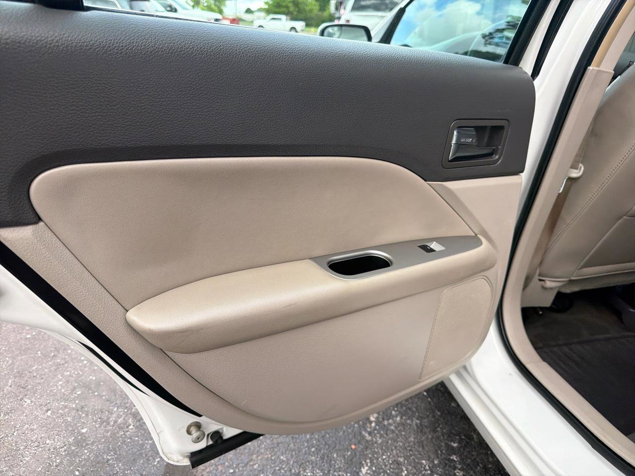 Used 2011 Ford Fusion SEL FWD image 20