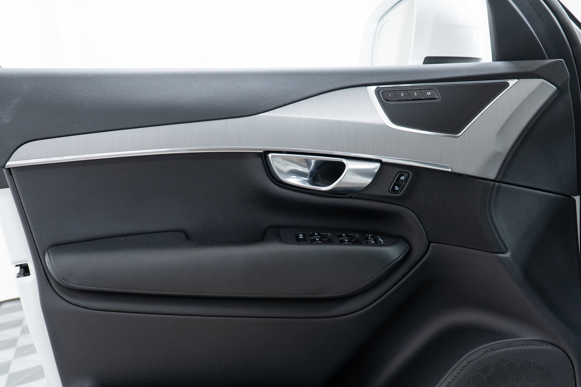 Used 2023 Volvo XC90 B5 Core w/ Protection Package Premier image 11