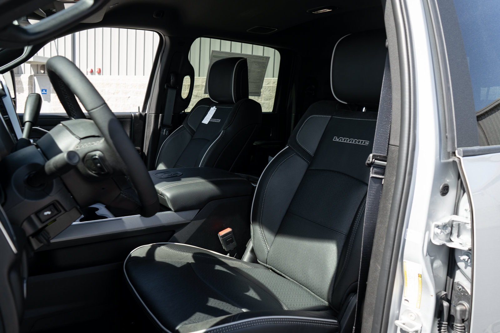 New 2026 RAM 2500 Laramie AWD/4WD image 15