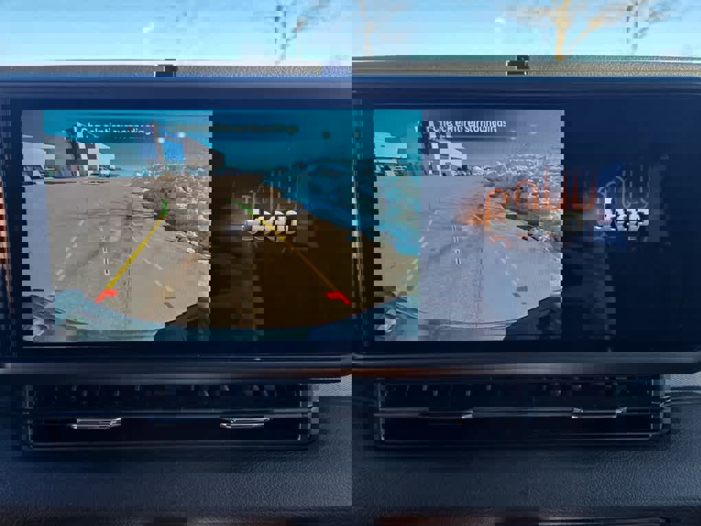 Used 2025 Jeep Gladiator Sport image 16