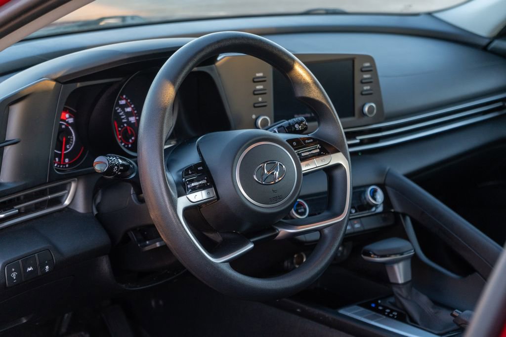 Certified 2023 Hyundai Elantra SEL w/ Preferred Accessory Package image 20