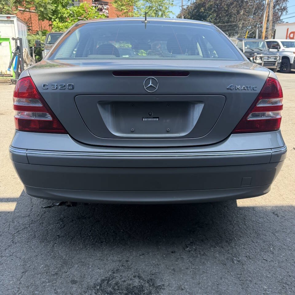 Used 2005 Mercedes-Benz C 320 4MATIC Sedan image 9