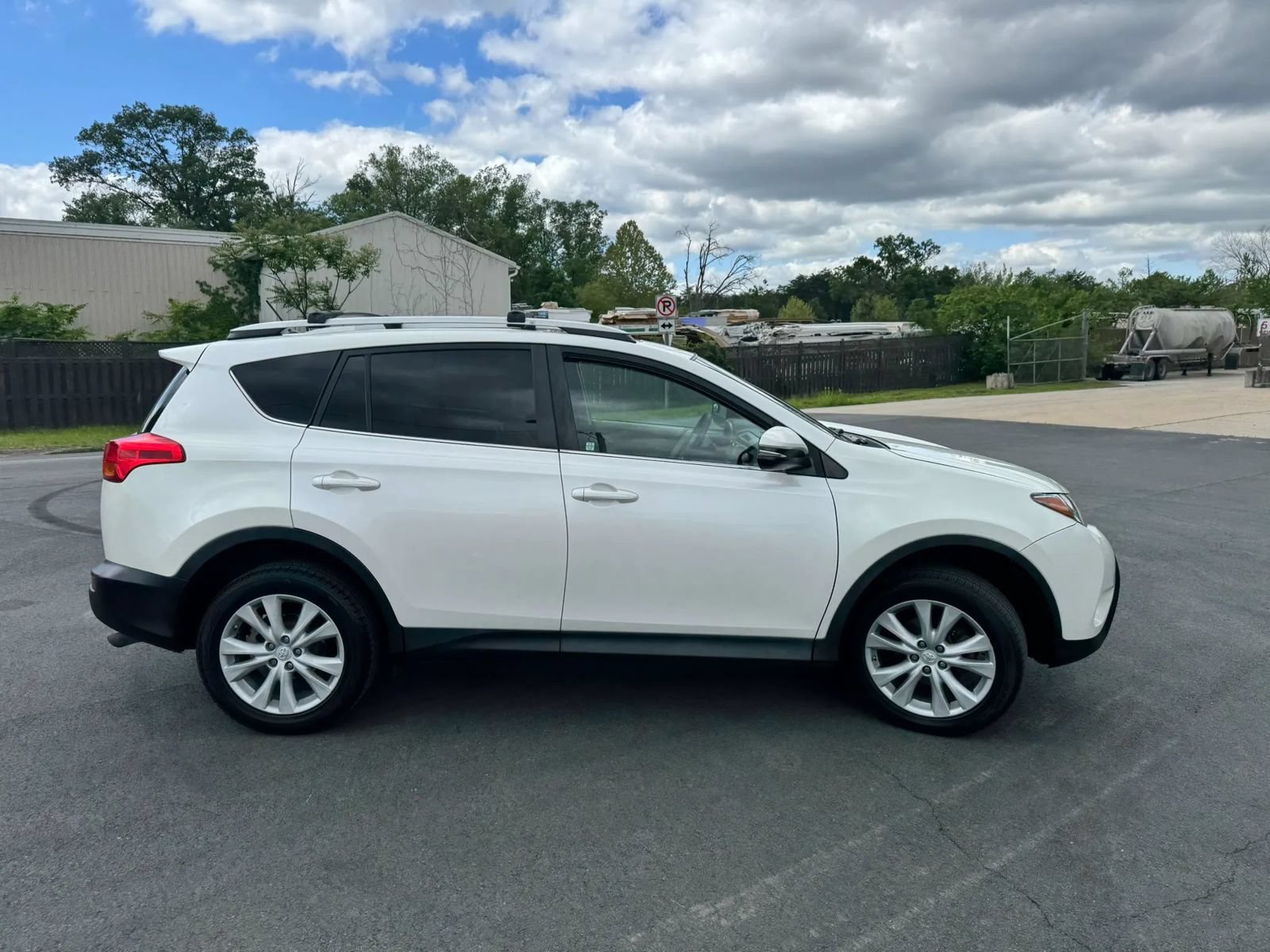 Used 2013 Toyota RAV4 Limited AWD/4WD image 32