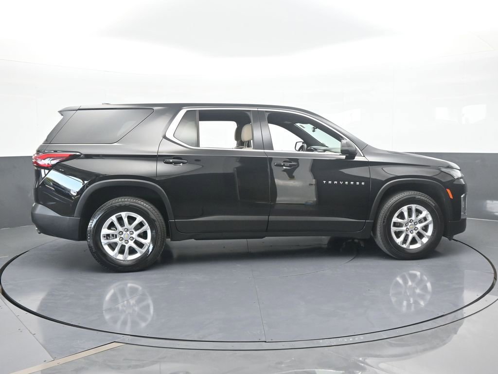 Used 2023 Chevrolet Traverse LS image 7