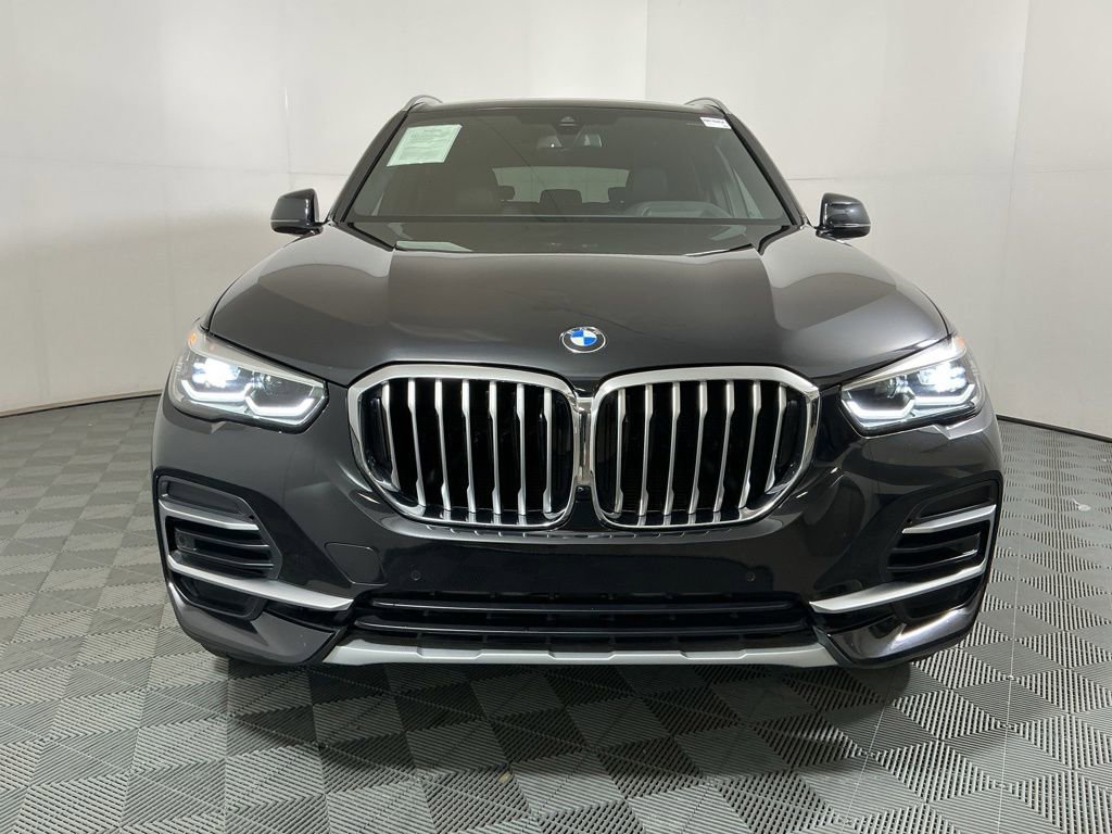 Certified 2022 BMW X5 xDrive40i w/ Premium Package AWD/4WD image 3