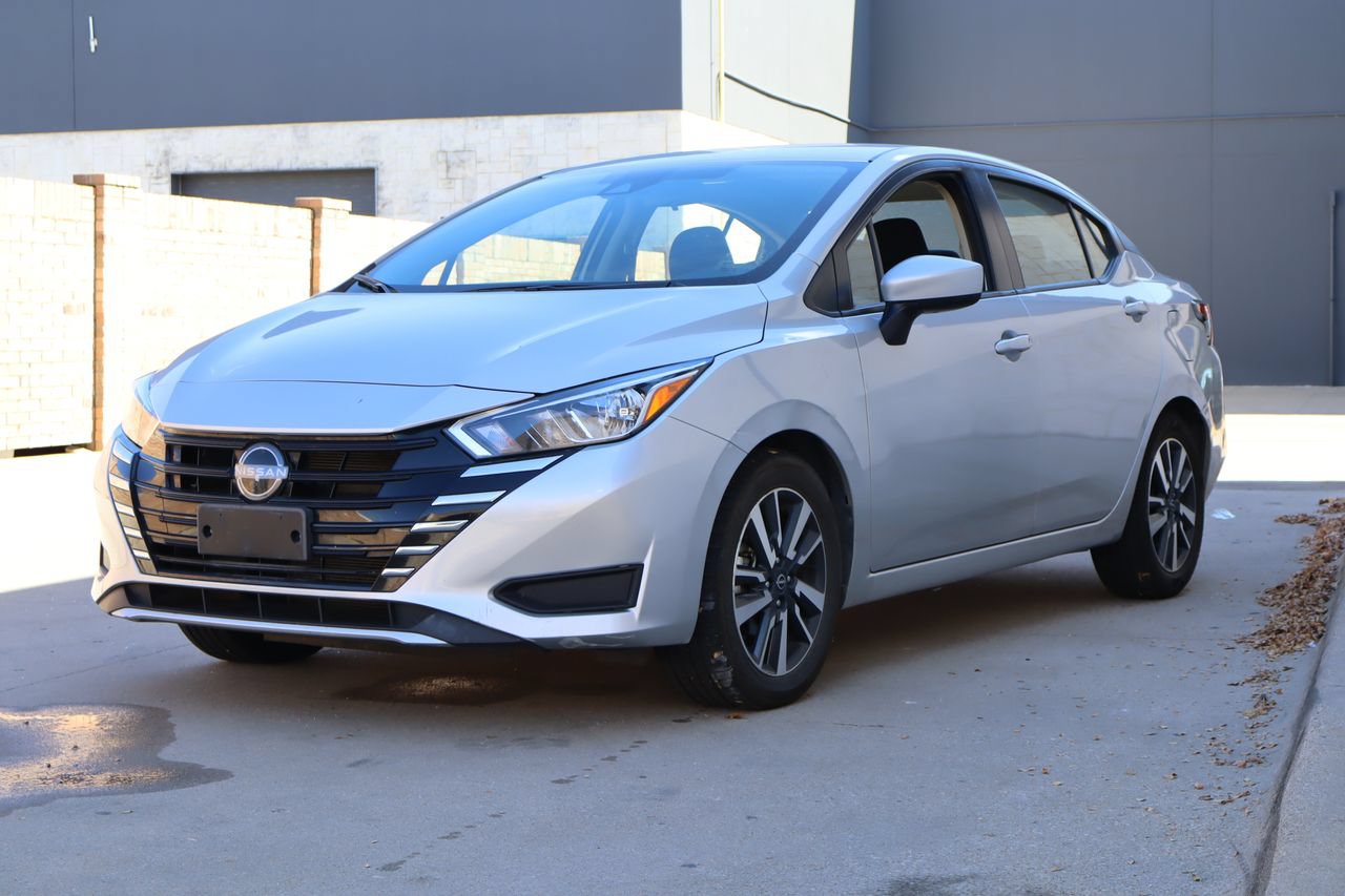 Used 2024 Nissan Versa SV FWD image 2
