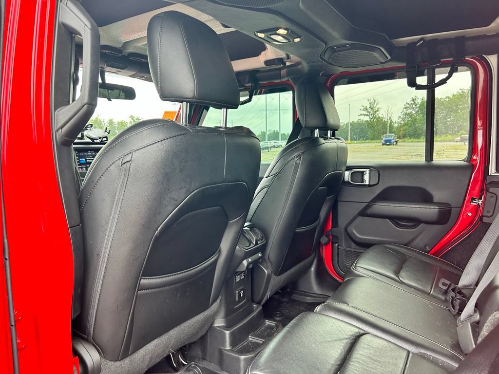 Used 2019 Jeep Wrangler Unlimited Sahara w/ Cold Weather Group AWD/4WD image 18
