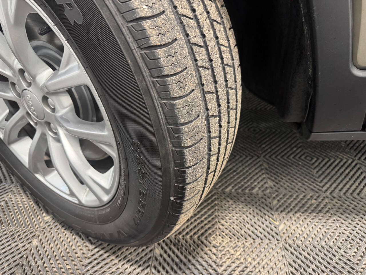 Used 2019 Jeep Cherokee Latitude w/ Cold Weather Group image 38