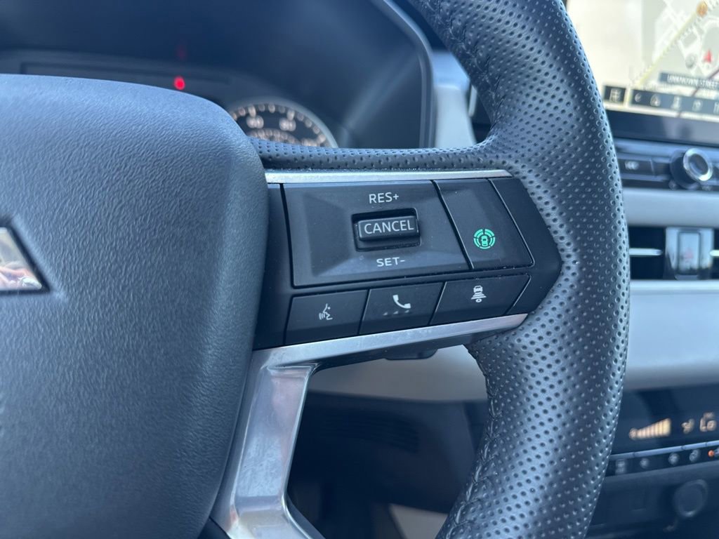 Used 2025 Mitsubishi Outlander AWD image 21