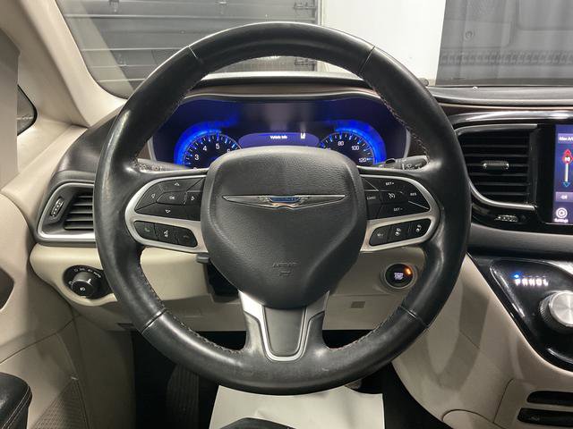 Used 2019 Chrysler Pacifica Touring-L Plus w/ Advanced Safetytec Group image 19