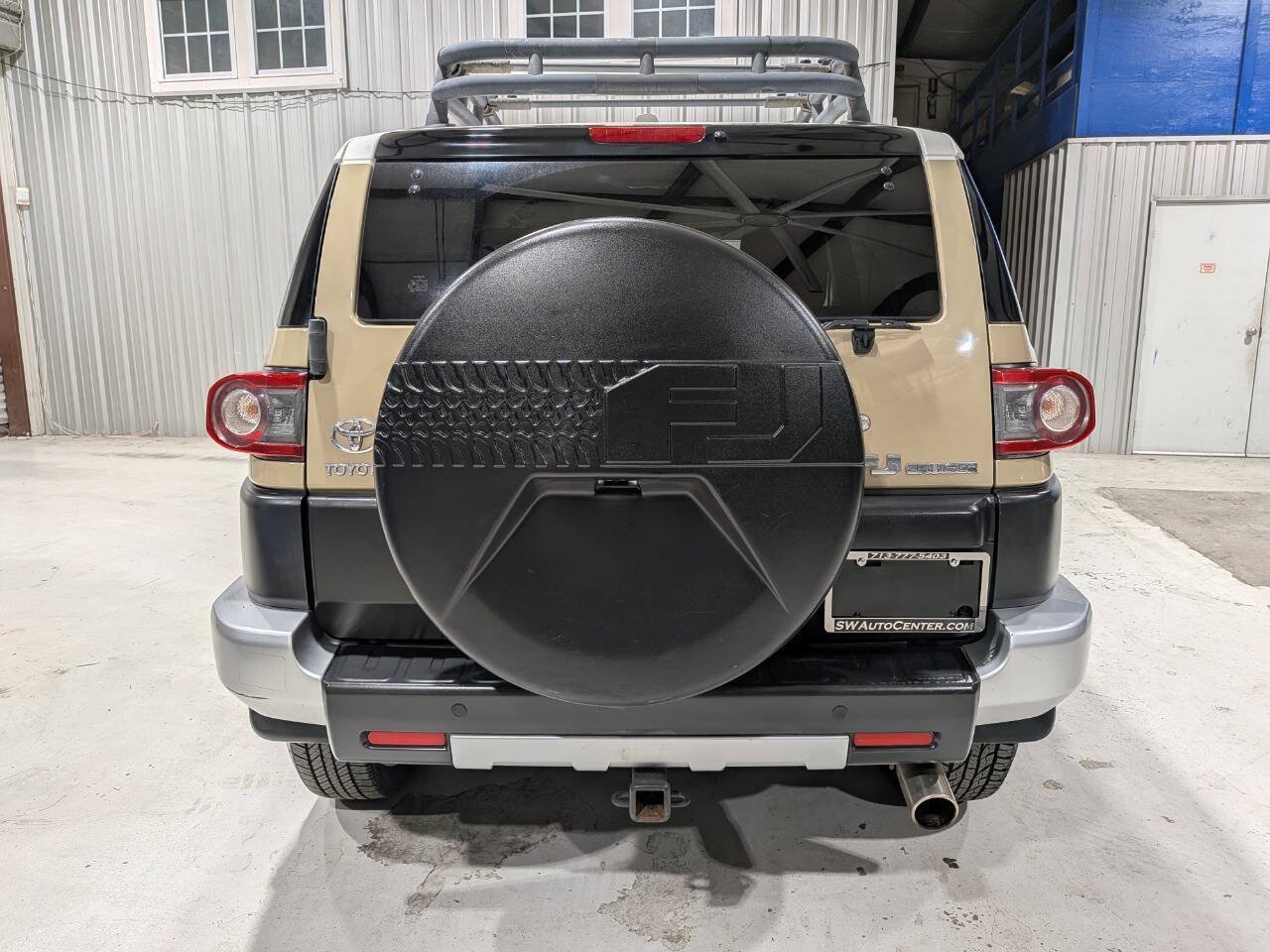 Used 2014 Toyota FJ Cruiser 4WD w/ Upgrade Package image 4