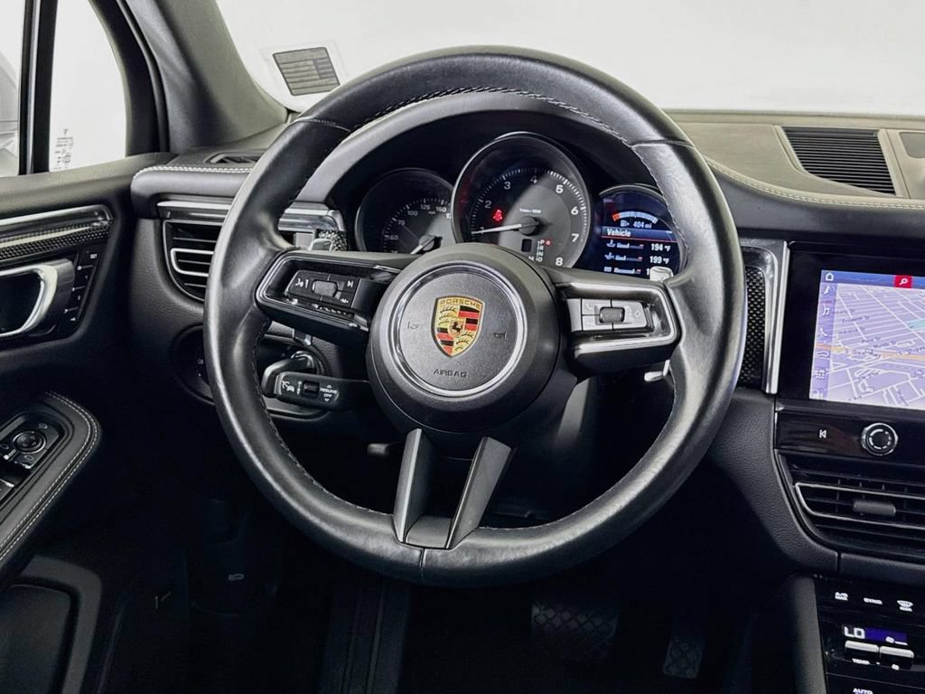 Certified 2024 Porsche Macan AWD/4WD image 12