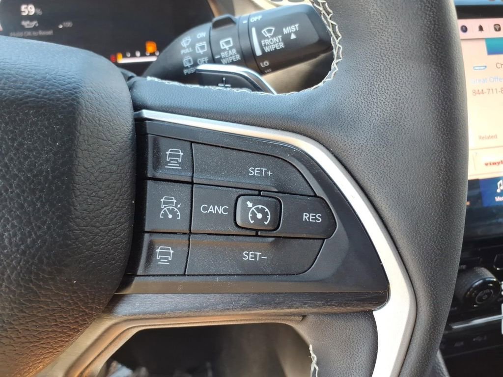 Used 2023 Jeep Grand Cherokee Limited image 21