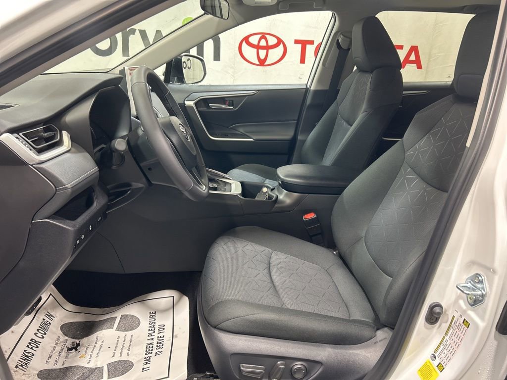 Used 2025 Toyota RAV4 XLE image 24