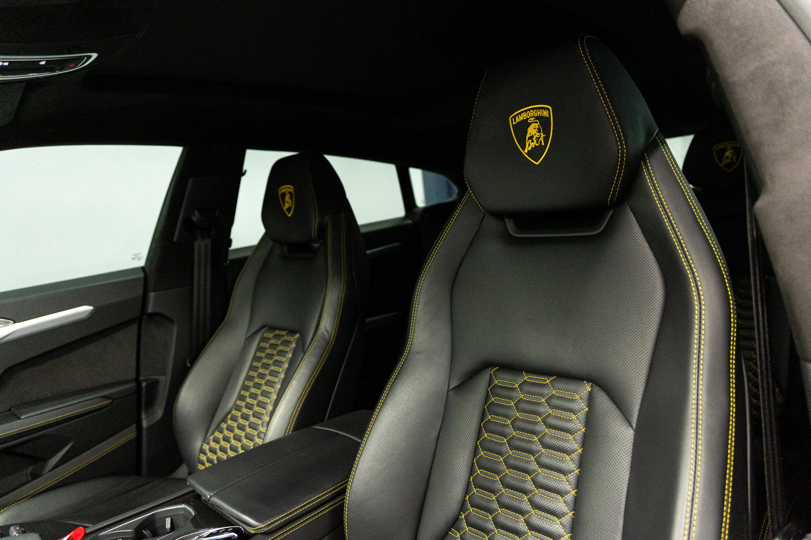 Used 2021 Lamborghini Urus AWD/4WD image 21