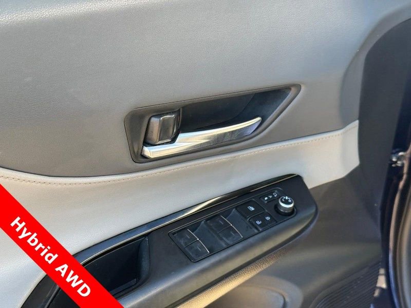 Used 2021 Toyota Venza LE w/ Carpet Mat Package (TMS) image 18