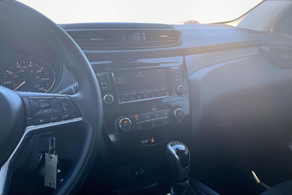 Used 2022 Nissan Rogue Sport S image 6