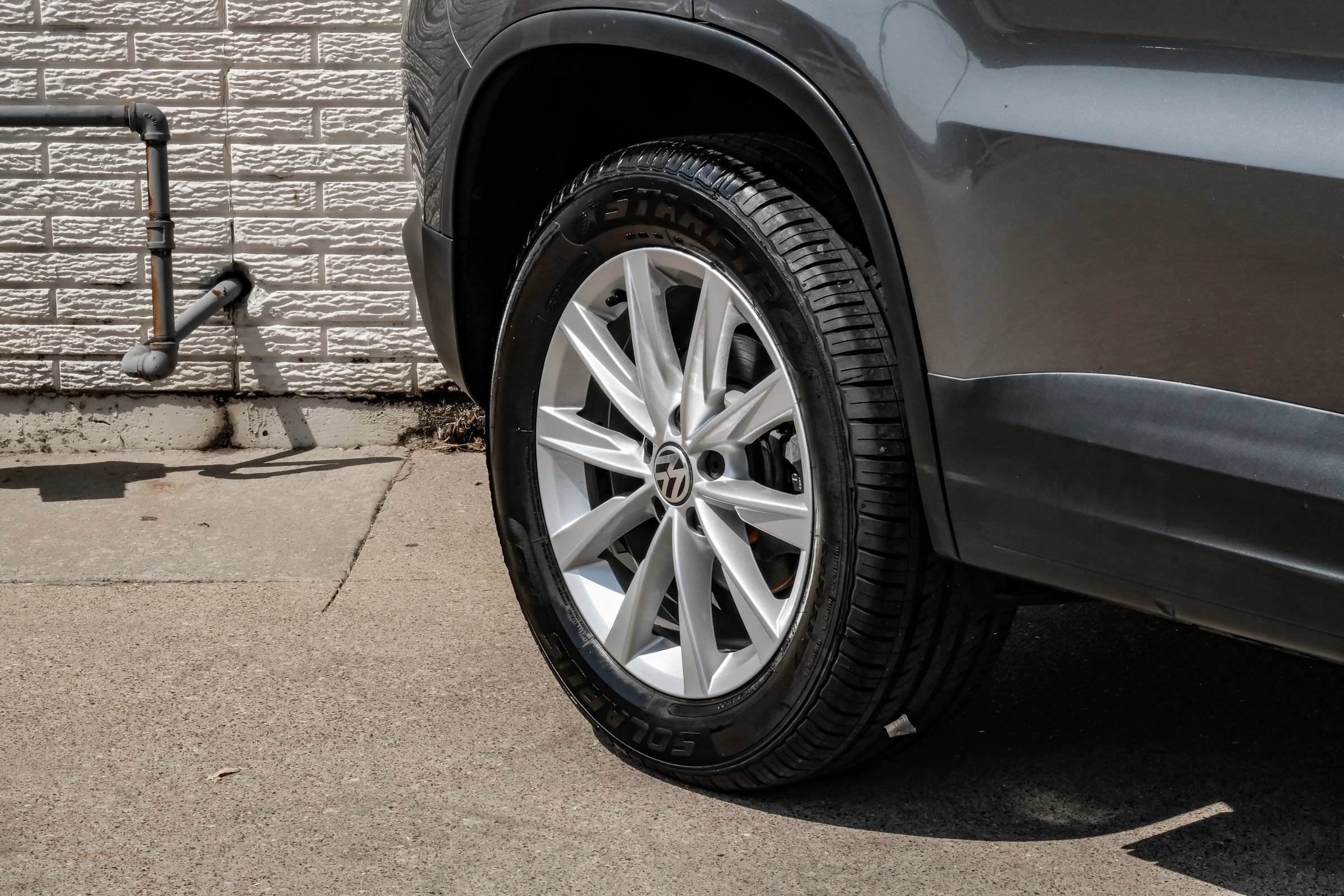 Used 2018 Volkswagen Tiguan Limited w/ Premium Package FWD image 56