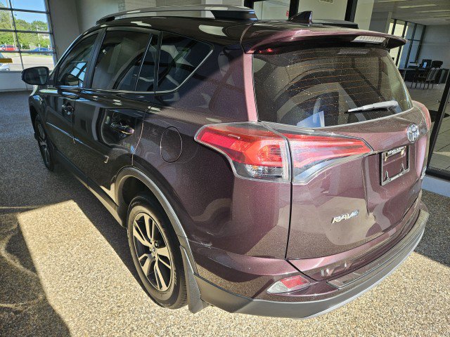 Used 2018 Toyota RAV4 XLE AWD/4WD image 4