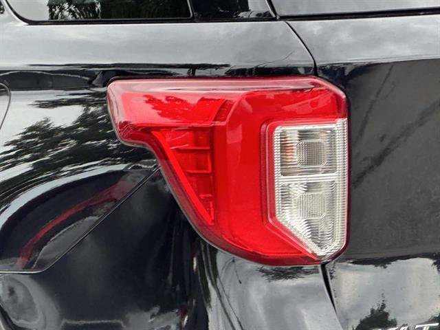Used 2023 Ford Explorer XLT w/ Equipment Group 202A AWD/4WD image 30