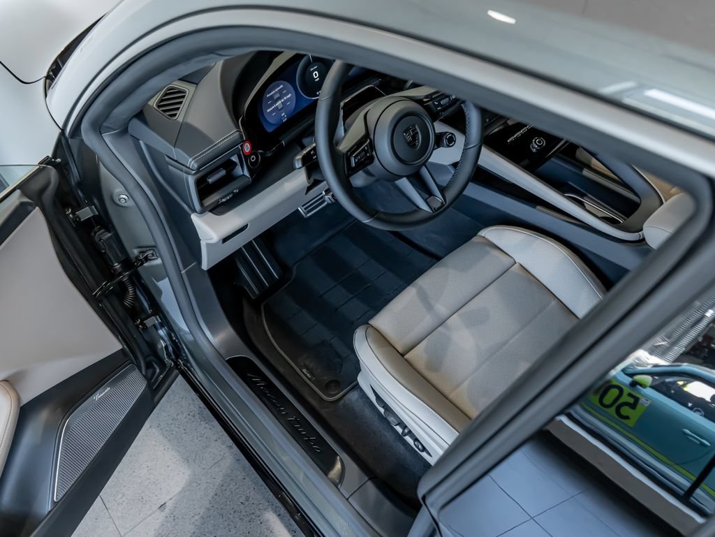 New 2026 Porsche Macan Turbo Electric AWD/4WD image 4