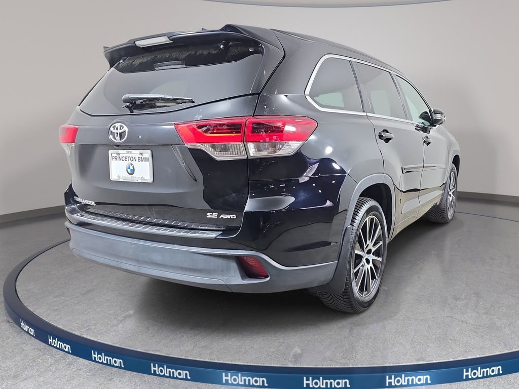 Used 2017 Toyota Highlander SE image 6