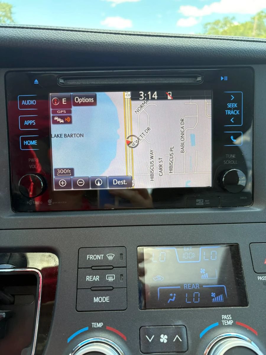 Used 2015 Toyota Sienna XLE Premium FWD image 24
