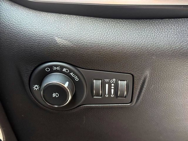 Certified 2024 Jeep Compass Latitude AWD/4WD image 20