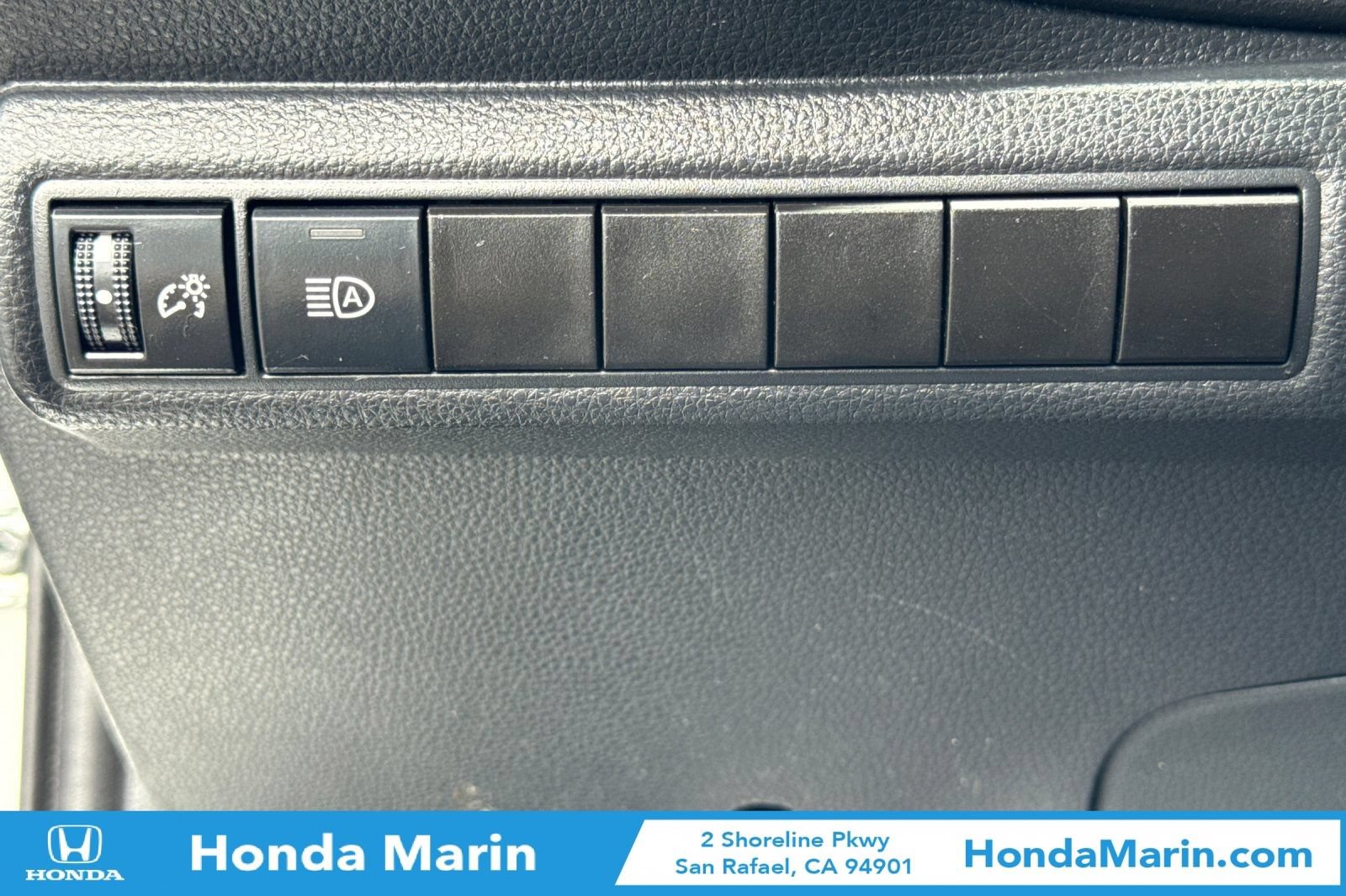 Used 2020 Toyota Corolla LE FWD image 32