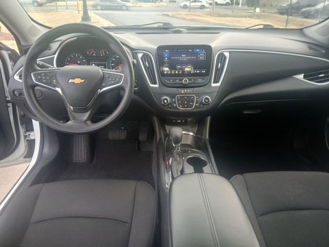 Used 2024 Chevrolet Malibu LT image 4
