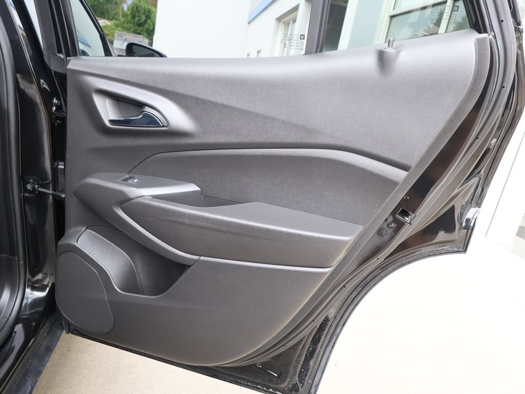 Used 2025 Chevrolet Trax ACTIV w/ Sunroof Package FWD image 30