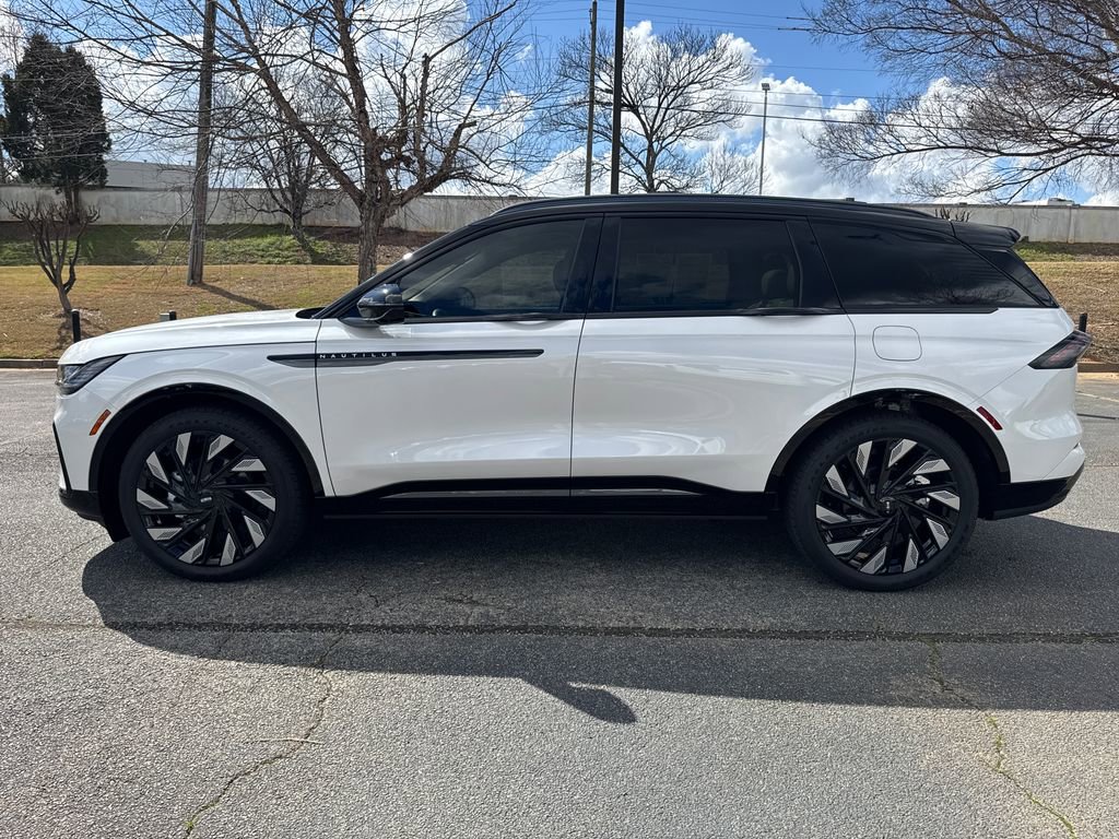 Used 2025 Lincoln Nautilus Reserve image 18