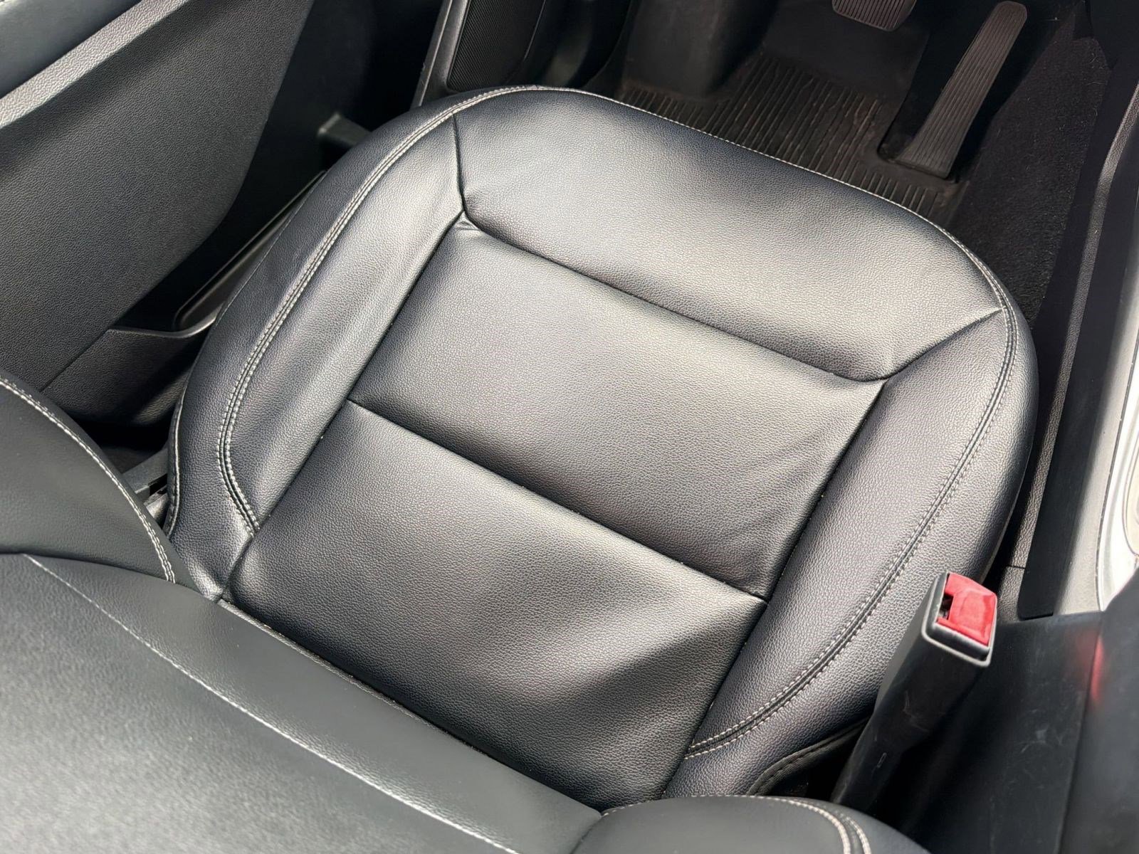 Used 2020 Ford Explorer XLT w/ Equipment Group 202A image 31