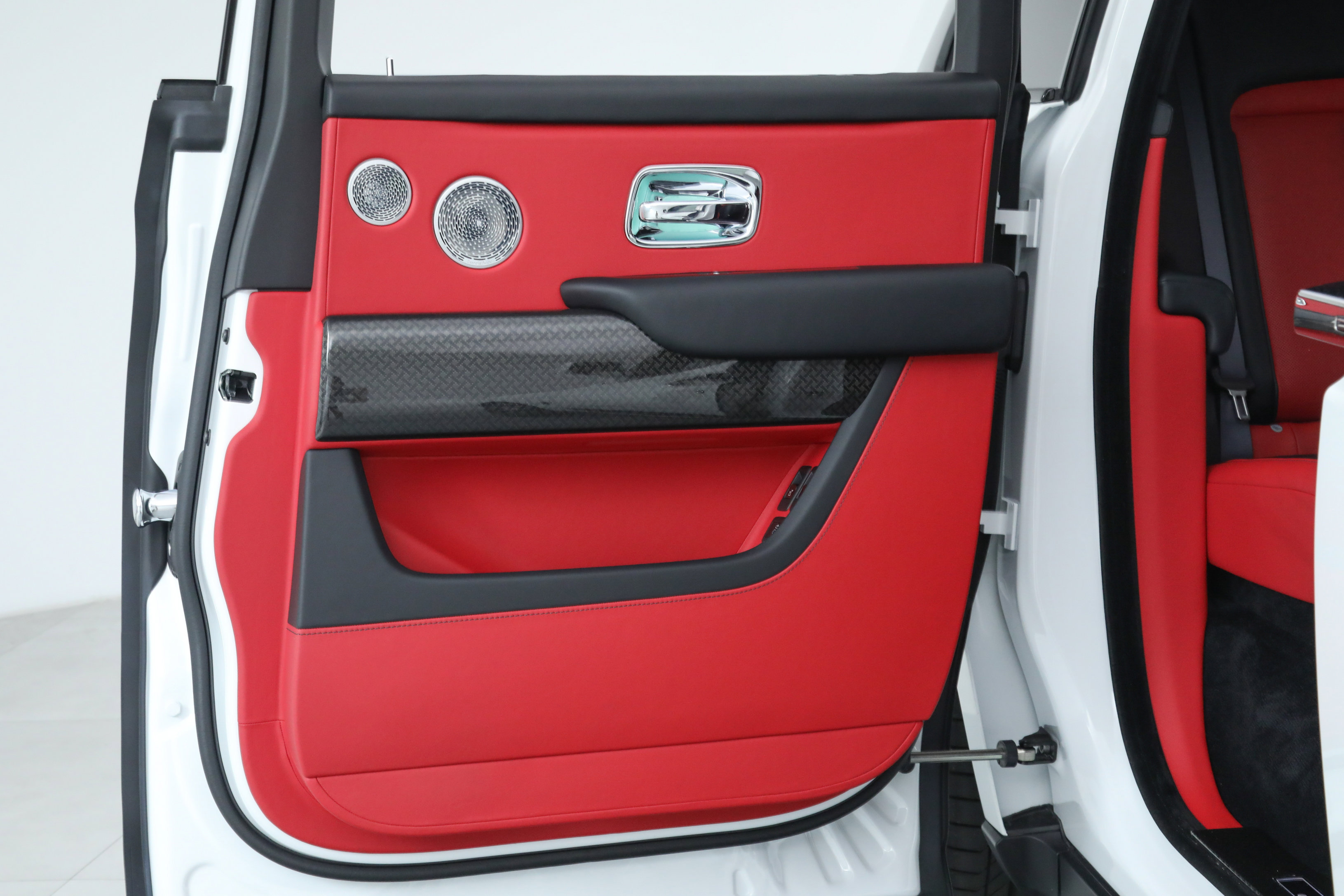 Used 2023 Rolls-Royce Cullinan Black Badge w/ Dark Exterior Package image 22