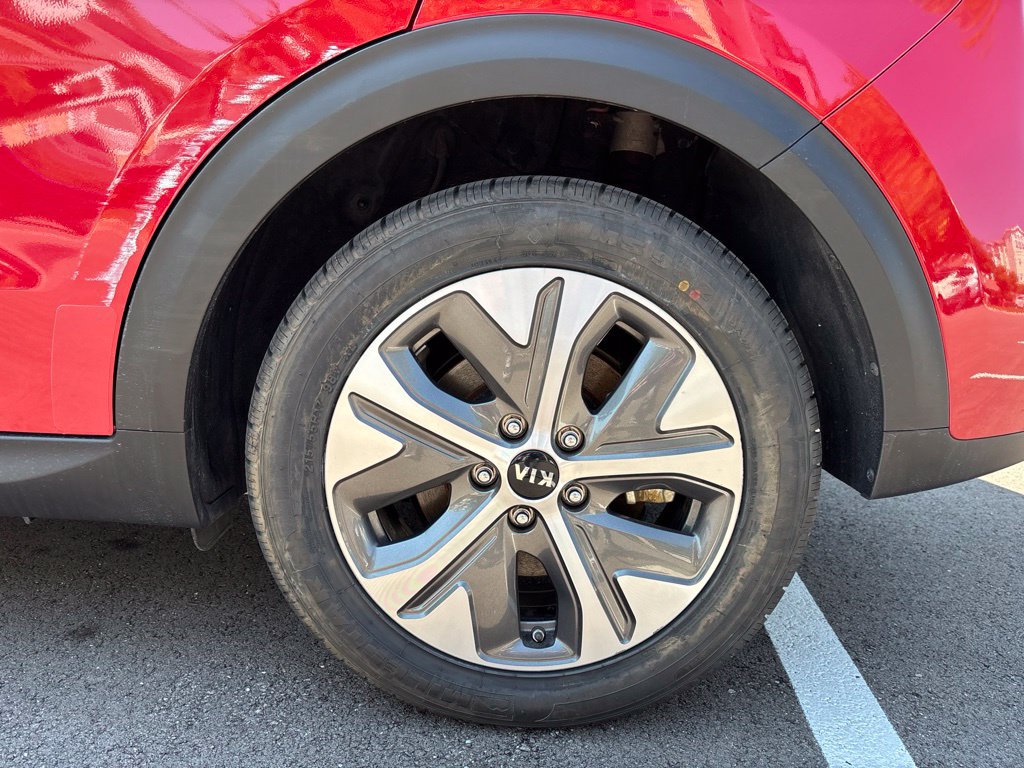 Used 2020 Kia Niro EX w/ Cold Weather Package FWD image 12