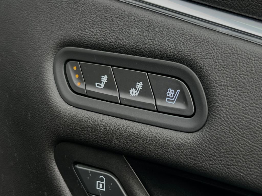 Certified 2023 Cadillac Escalade Premium Luxury image 31