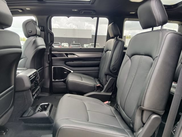 New 2026 Jeep Grand Wagoneer Limited AWD/4WD image 12