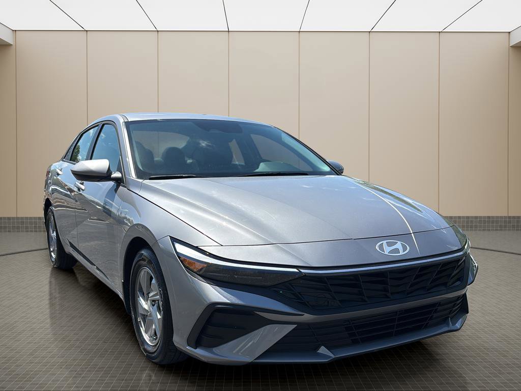 Used 2025 Hyundai Elantra SE FWD image 7