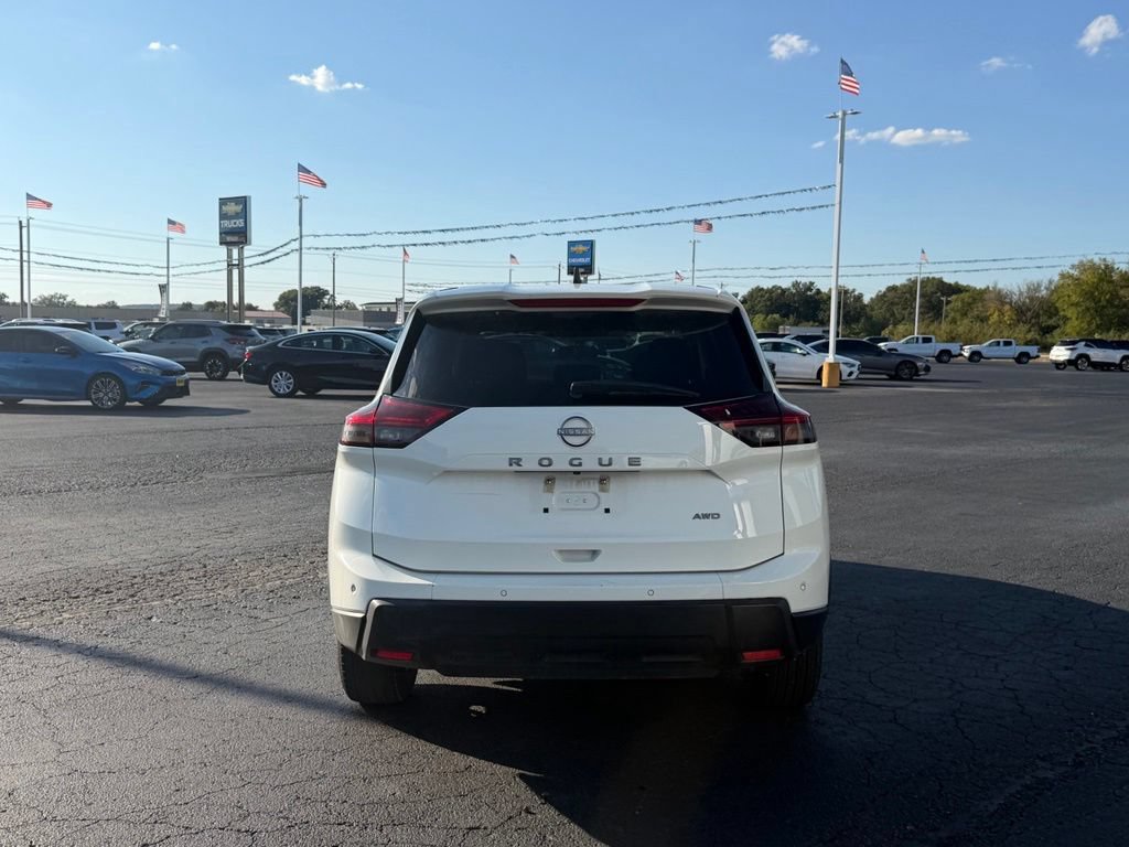 Used 2024 Nissan Rogue S AWD/4WD image 4