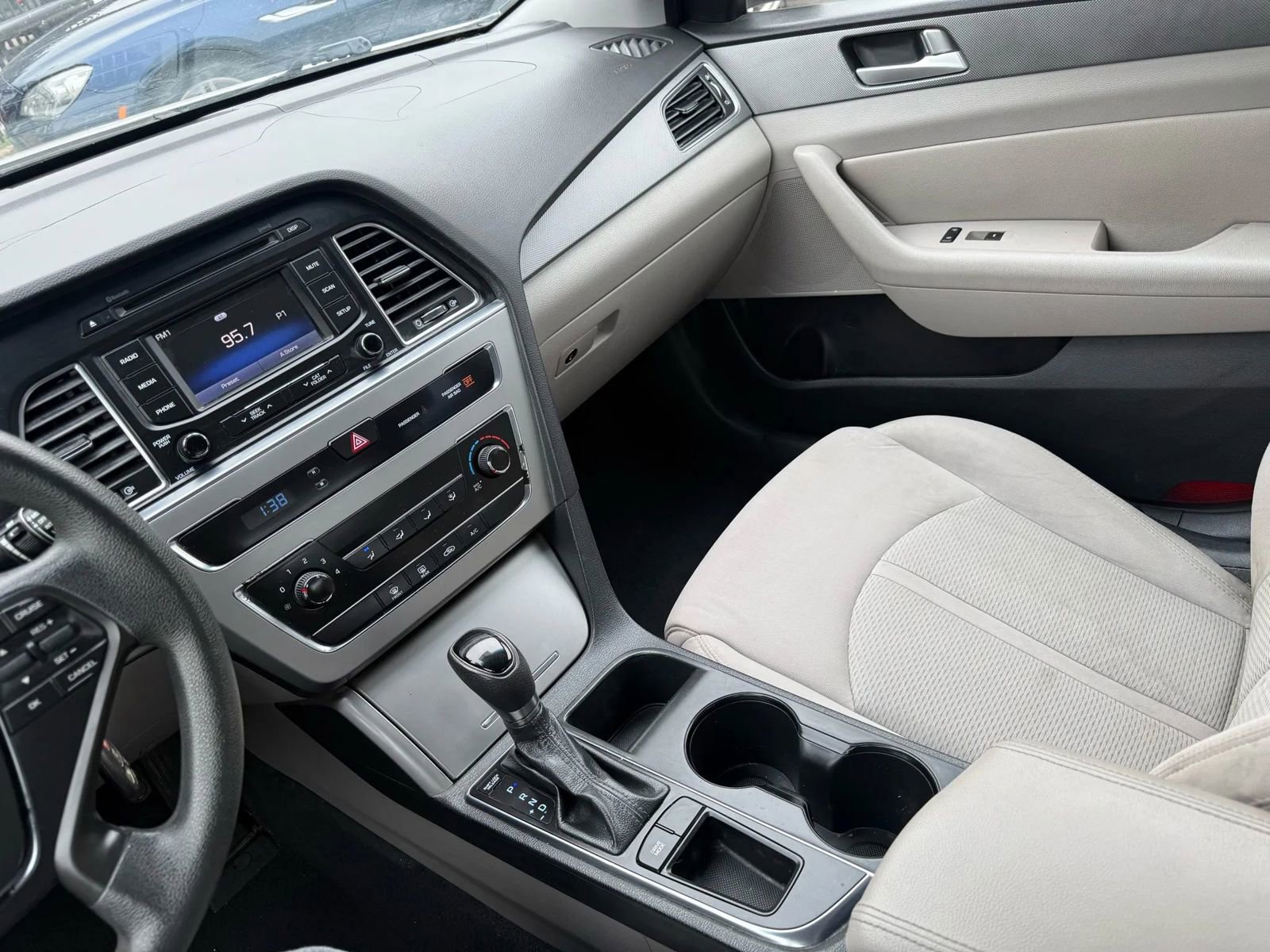 Used 2015 Hyundai Sonata SE w/ Option Group 09 image 17